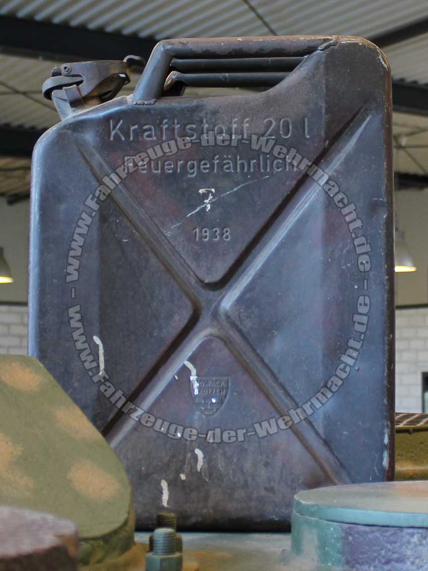 Wehrmacht 20 Liter Kanister - Kraftstoff und Wasser, ASUKA Model 24-003